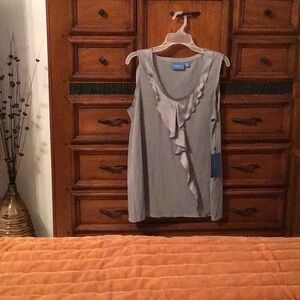 New, women’s size extra-large sleeveless top with tags simply vera, Vera Wang.